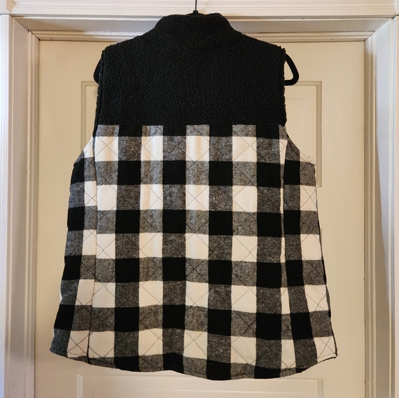 Maurices Buffalo Plaid Sherpa Vest, XL - Picture 4 of 4